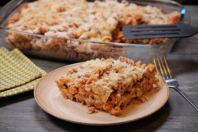 paste-cu-pui-in-sos-bechamel-reteta