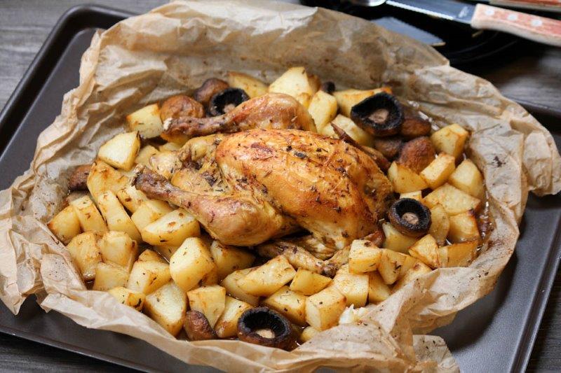 coquelet-in-papiota-cu-cartofi-si-ciuperci-reteta-2