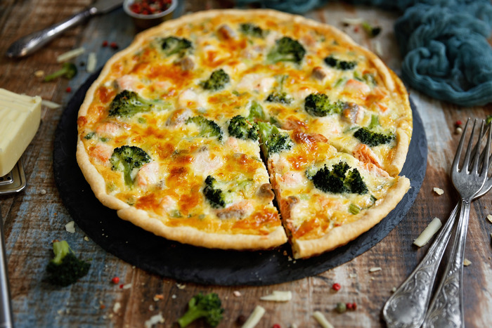 Tarta-cu-somon-si-broccoli-L