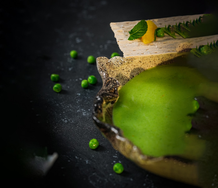 Supa crema de mazare cu menta si coji de portocala
