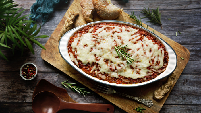 Conopida-cu-sos-bolognese