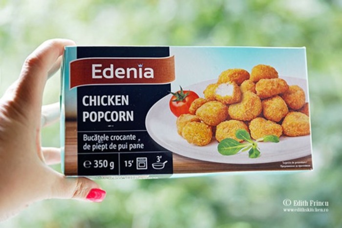 Salata cu fasole verde, cartofi si popcorn de pui